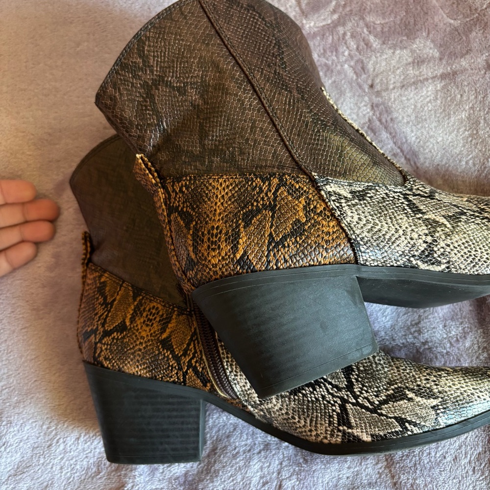 Just Fab Women's  Western Boots Bootie Snakeskin size 8 - Picture 9 of 10